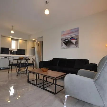 2 Bedroom Castamar *
